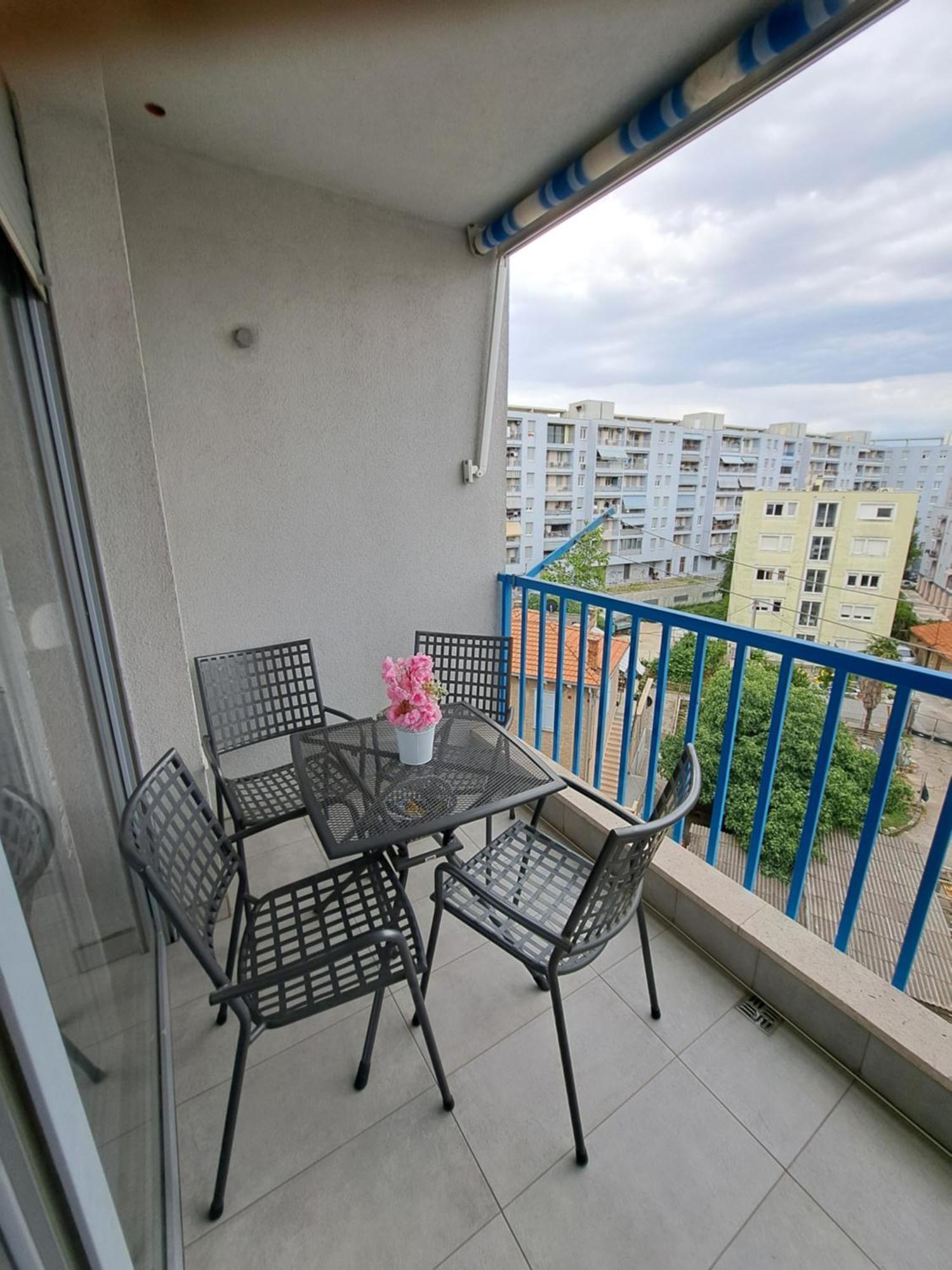 In Split, Near The Old Town, Three Rooms, Balcony, Garage Lägenhet *