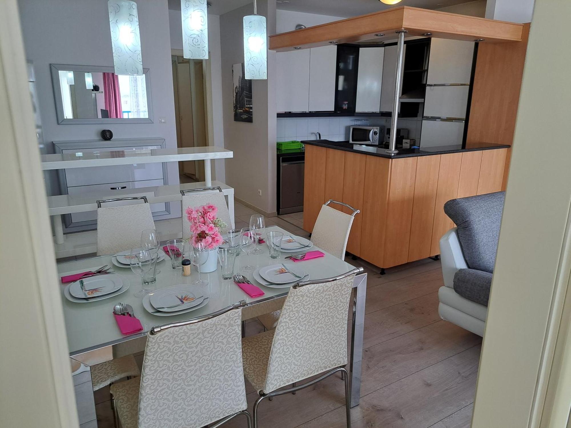 In Split, Near The Old Town, Three Rooms, Balcony, Garage Lägenhet