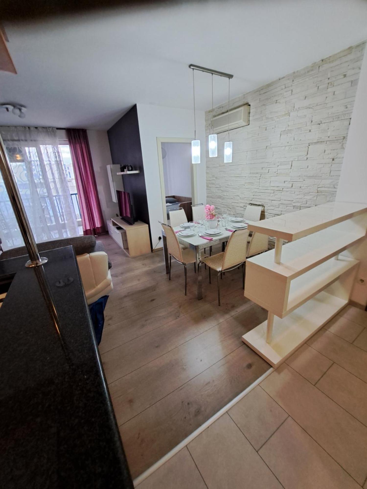 In Split, Near The Old Town, Three Rooms, Balcony, Garage Lägenhet Split