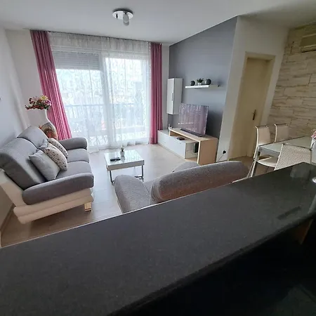 Apartment Holiday In Split, Near The Old Town, Three Rooms, Balcony, Garage Exterior photo