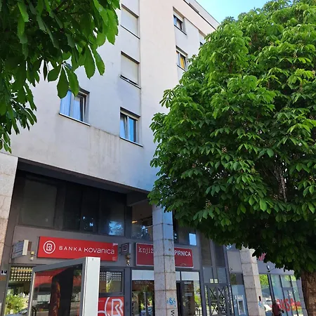 Apartment Holiday In Split, Near The Old Town, Three Rooms, Balcony, Garage Exterior photo