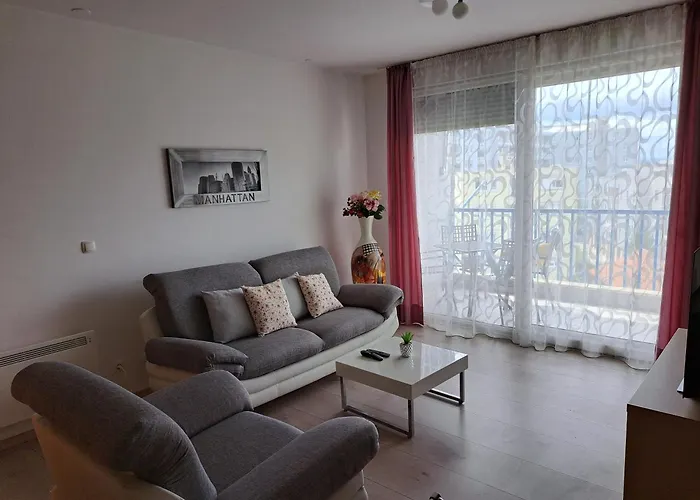 Apartment Holiday In Split, Near The Old Town, Three Rooms, Balcony, Garage