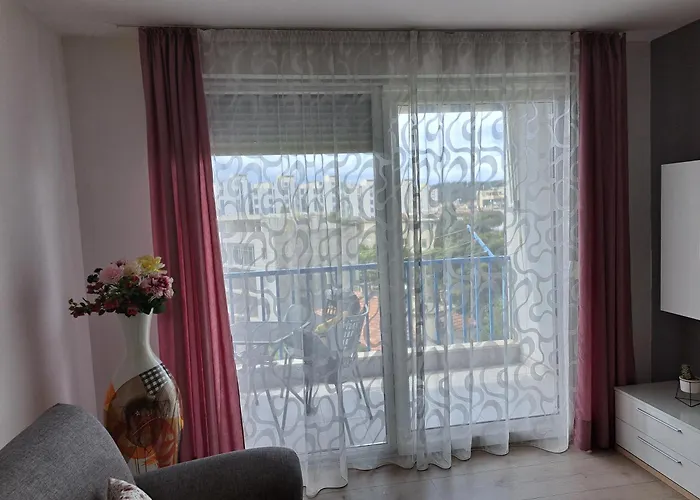 Apartment Holiday In Split, Near The Old Town, Three Rooms, Balcony, Garage