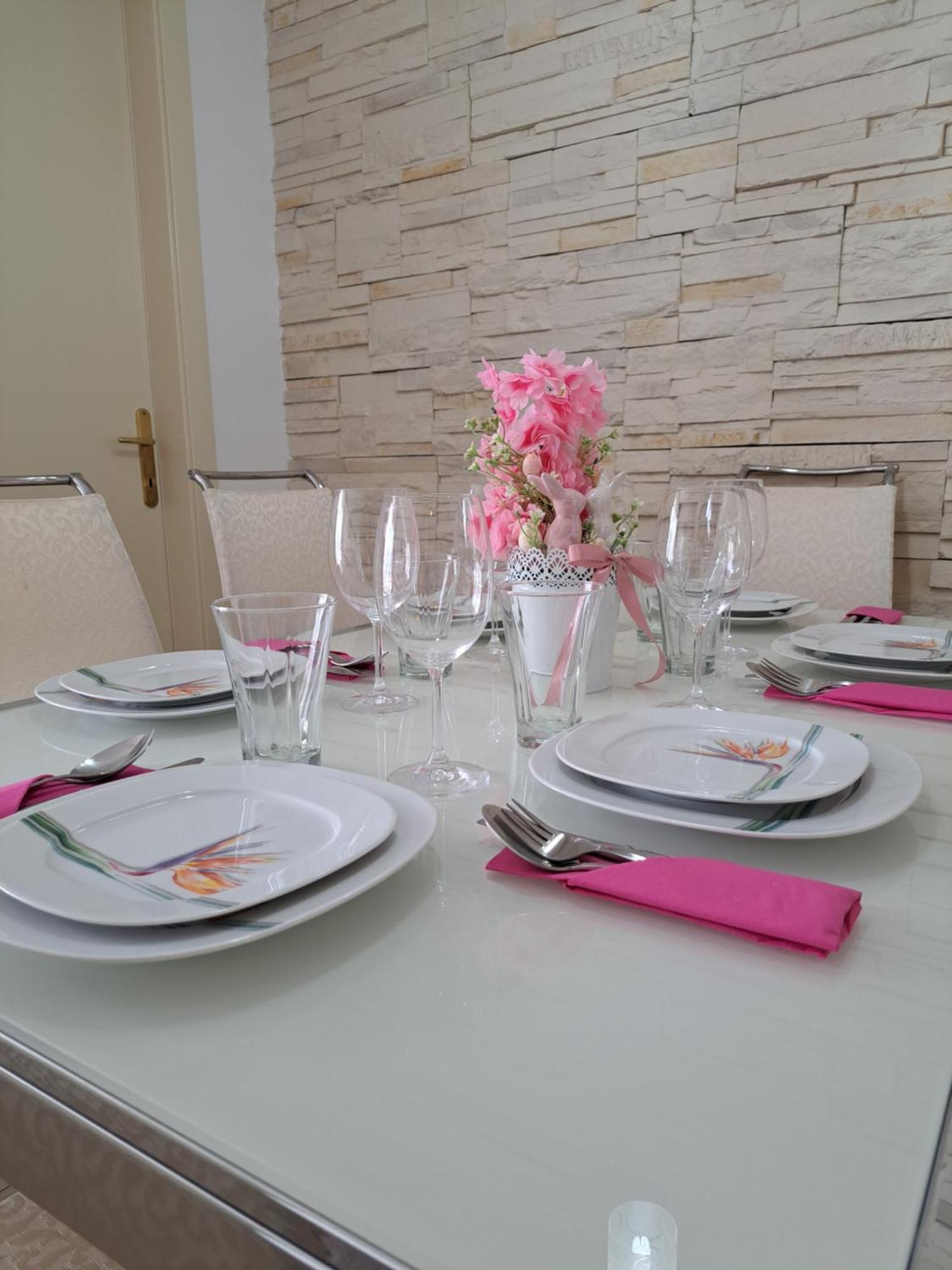 Apartman In Split, Near The Old Town, Three Rooms, Balcony, Garage